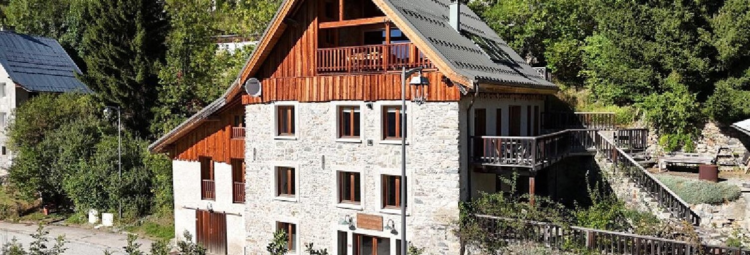 Maison 20 Pièces 422 m² à vendre à Oz (38114)