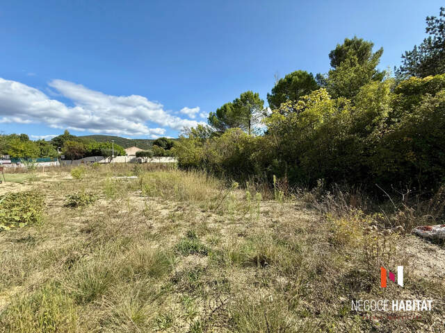 Terrain constructible de 580 m2 viabilisé — photo du bien
