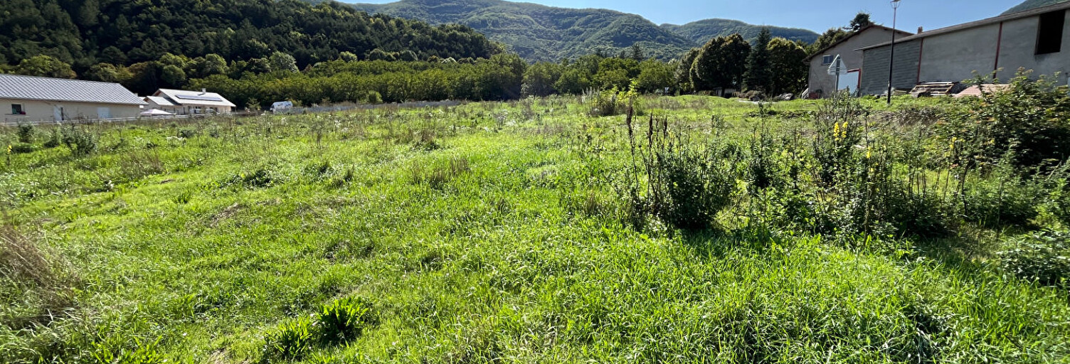 Terrain  695 m² à vendre à La Bâtie-Neuve (05230)