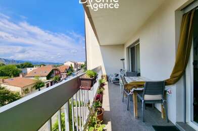 Appartement 3 pièces 760 €