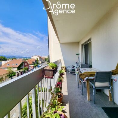 Appartement 3 pièces 760 €