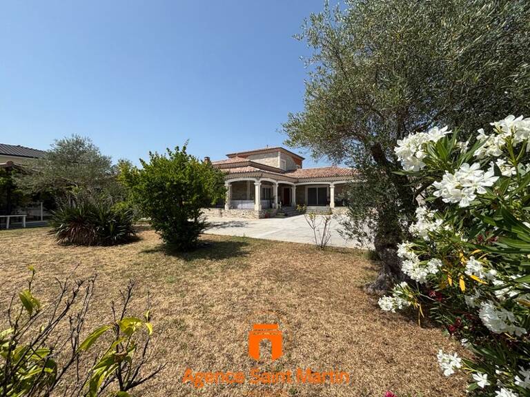 Villa — photo 1