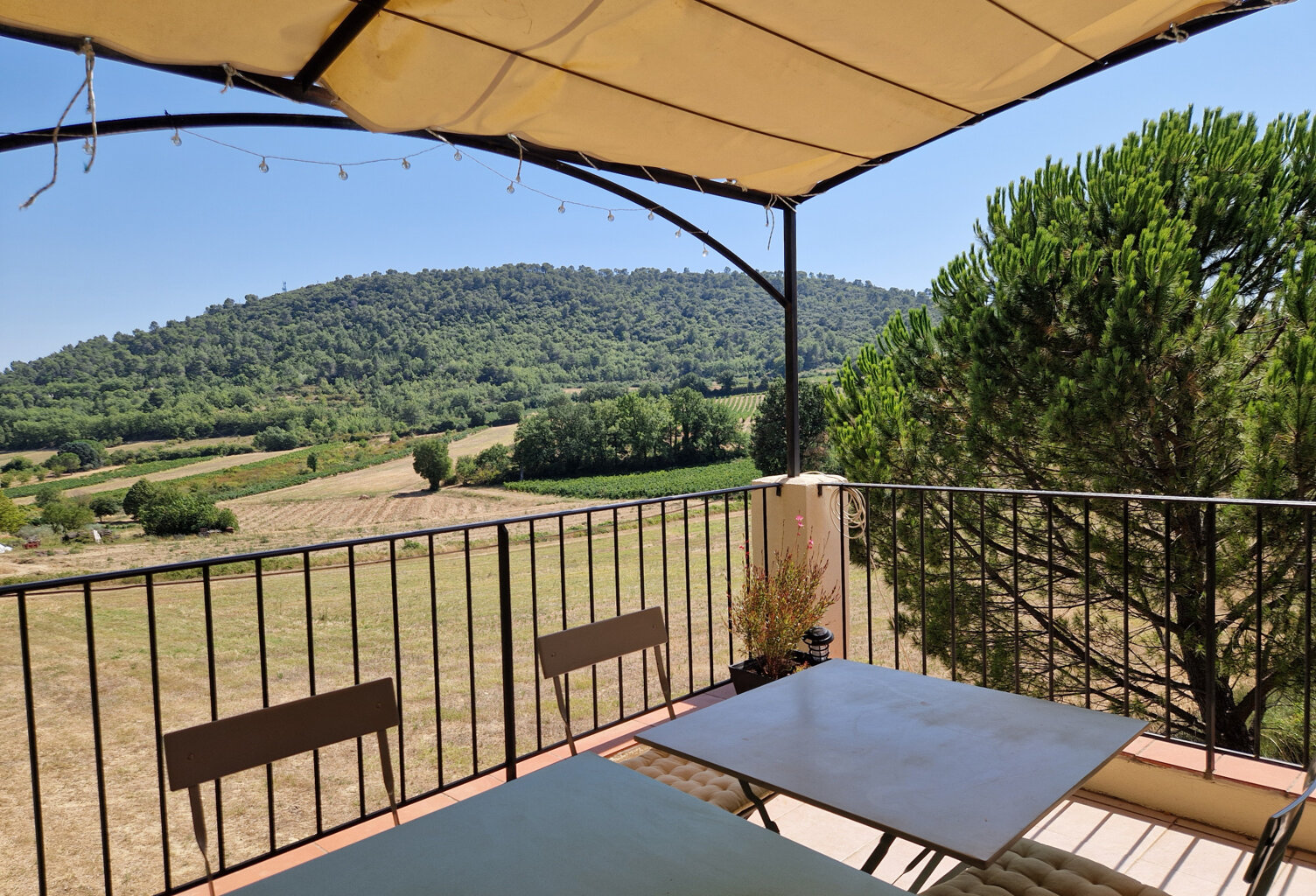 Villa avec piscine. Environnement campagne. — photo 1