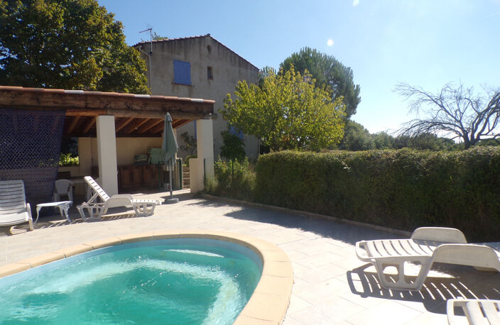 Villa avec piscine. Environnement campagne. — photo 2