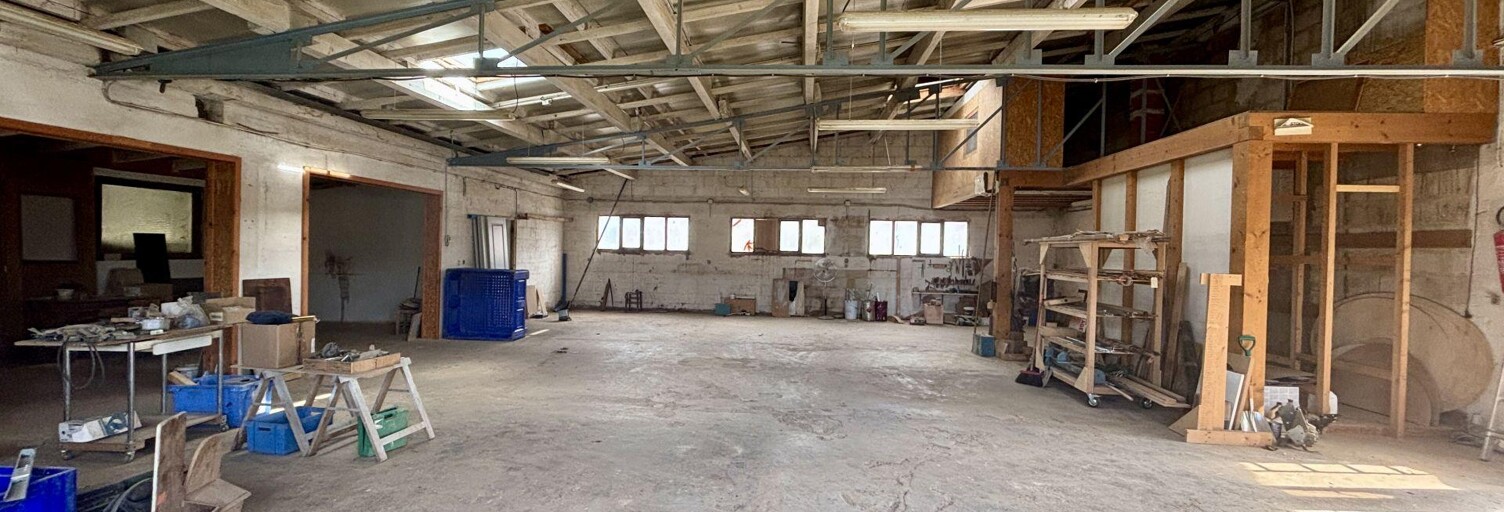 Commerce  325 m² à vendre à Saint-Étienne-de-Fontbellon (07200)