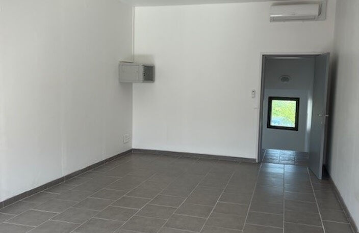SAINT MATHIEU DE TREVIERS local commercial — photo 2
