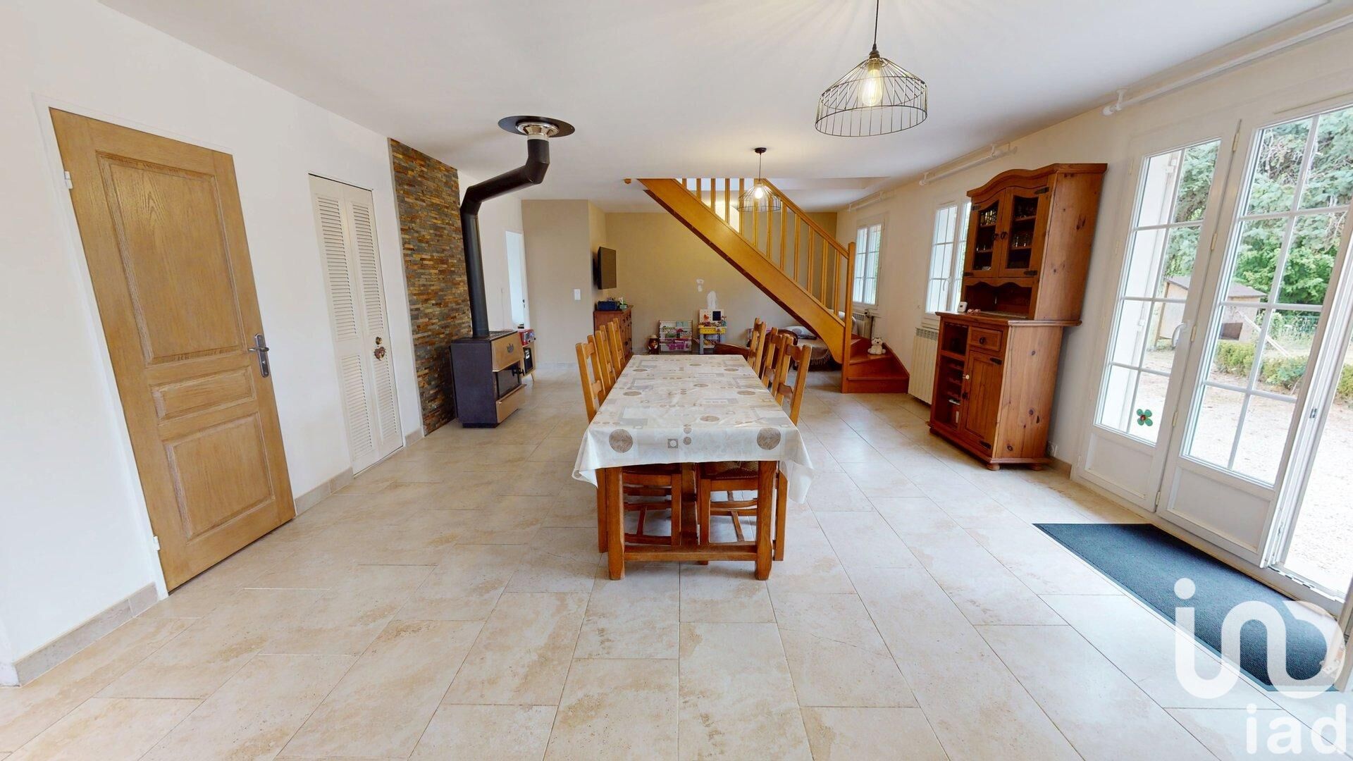 Chevry-en-Sereine - 94m² - 5p. - 3ch.