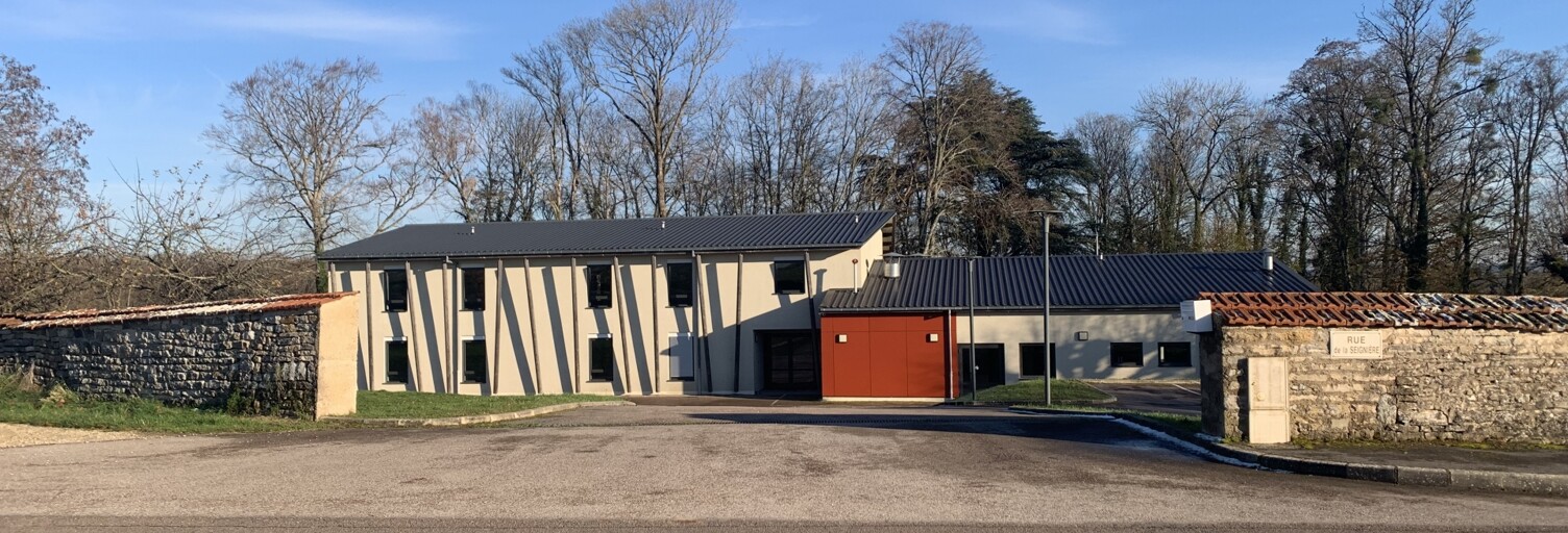 Immeuble  937 m² à vendre à Saint-Broingt-le-Bois (52190)
