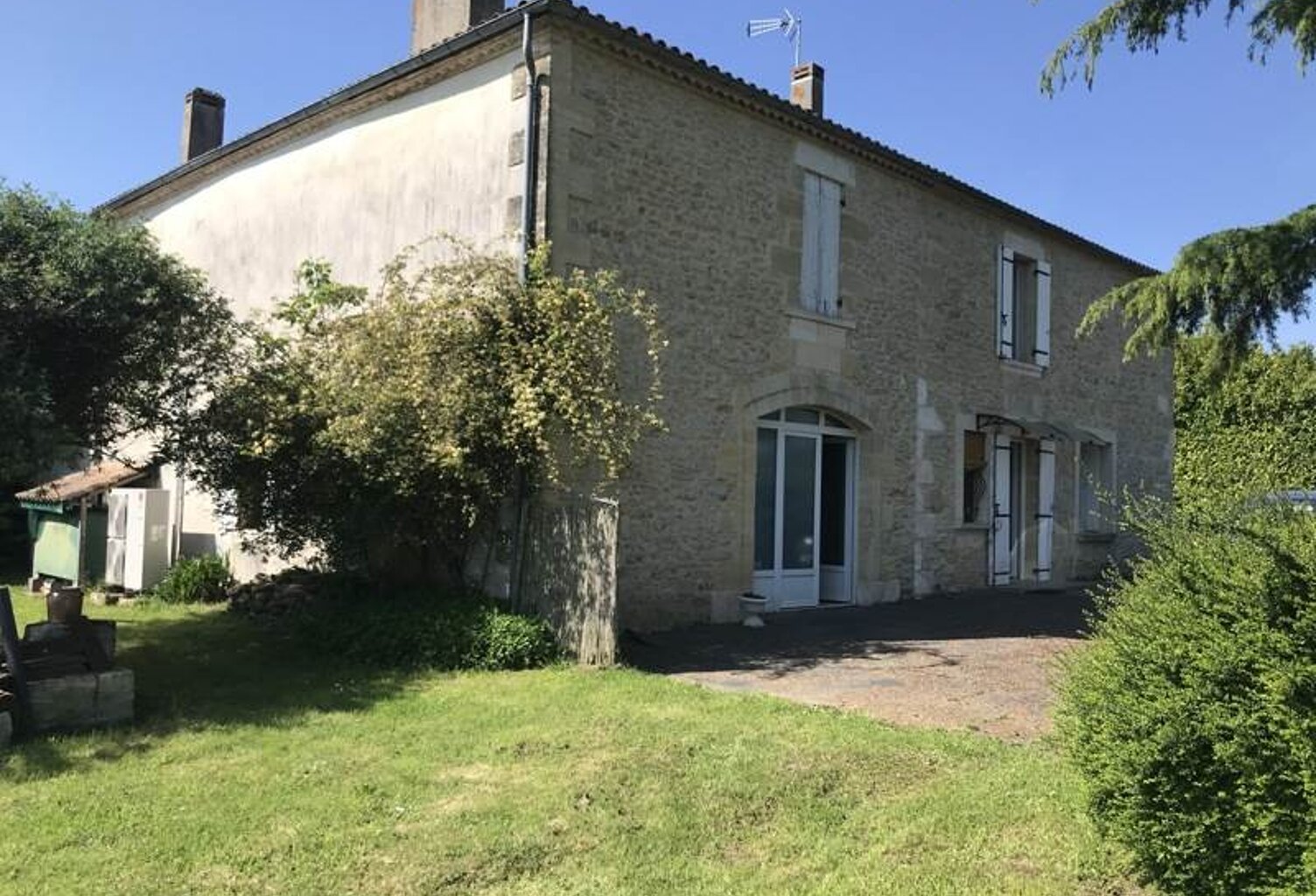 Maison en pierre de 6 pièces principales — photo 1