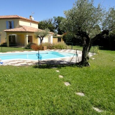 Maison 4 pièces 2400 €