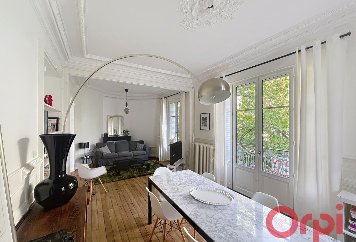 APPARTEMENT STANDING VICHY T4 - BALCONS - COEUR DE VILLE - MOULURES - HAUTEUR SOUS PLAFONs — photo 1