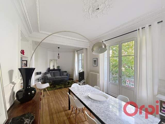 APPARTEMENT STANDING VICHY T4 - BALCONS - COEUR DE VILLE - MOULURES - HAUTEUR SOUS PLAFONs — photo du bien