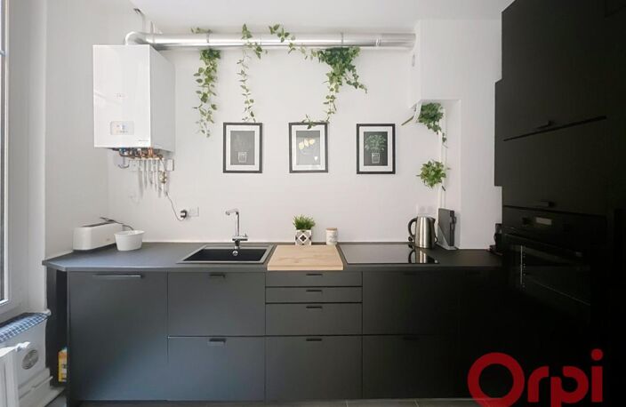 APPARTEMENT STANDING VICHY T4 - BALCONS - COEUR DE VILLE - MOULURES - HAUTEUR SOUS PLAFONs — photo 4