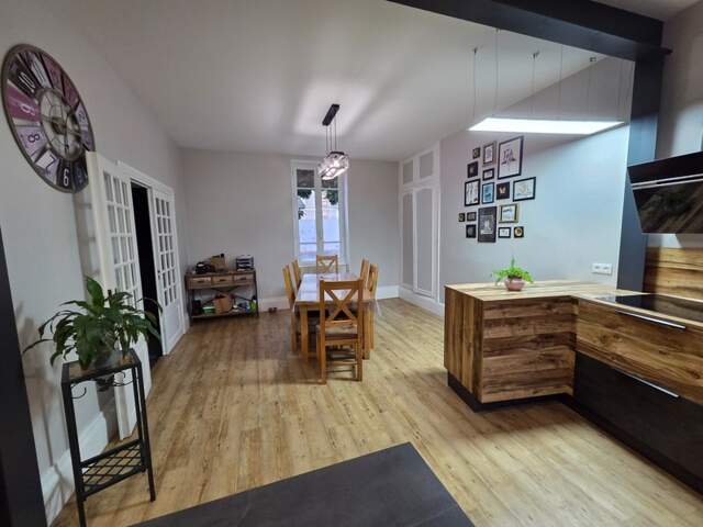 Maison de ville rénovée – 5 chambres – cœur de Moulins — photo du bien