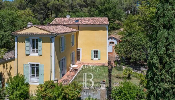 Villa / Maison 8 pièces  à vendre Aix-en-Provence 13100