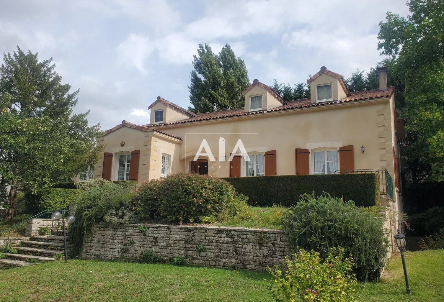 CENTRE VILLE DE RUFFEC — photo 1