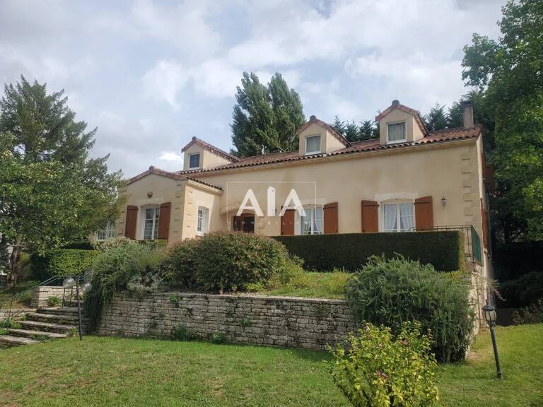CENTRE VILLE DE RUFFEC — photo 1
