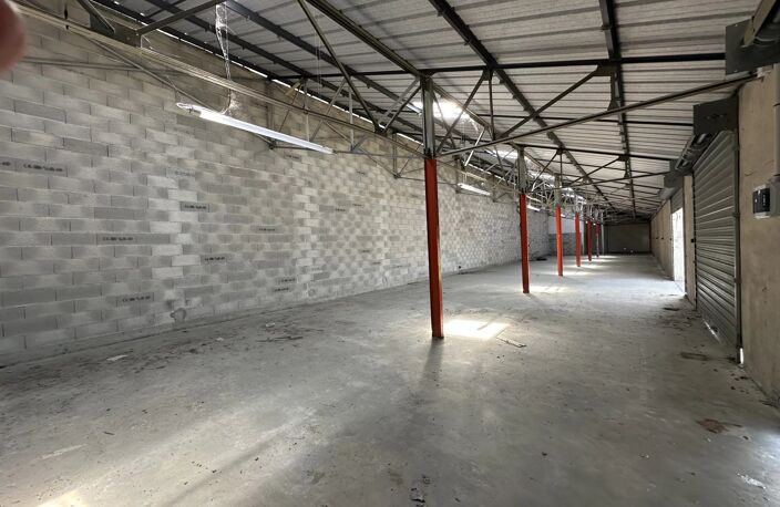 CASTRES MELOU LOCAL DEPOT — photo 4