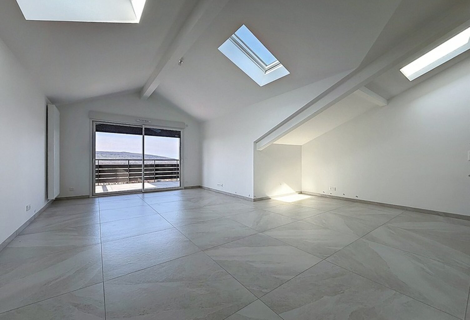 Appartement T4 attique 100m2 à vendre - BRENTHONNE (74) — photo 1