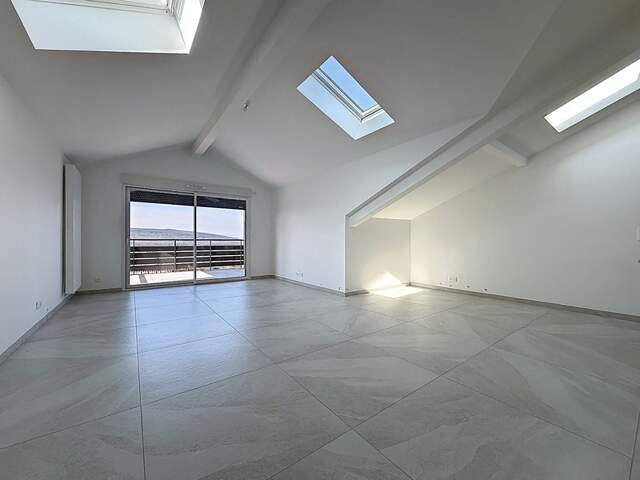 Appartement T4 attique 100m2 à vendre - BRENTHONNE (74) — photo du bien
