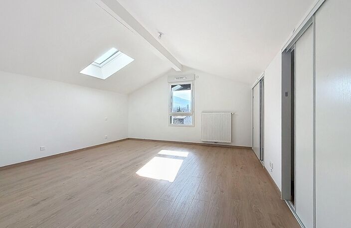Appartement T4 attique 100m2 à vendre - BRENTHONNE (74) — photo 4