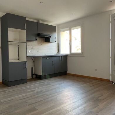 Appartement 3 pièces 585 €