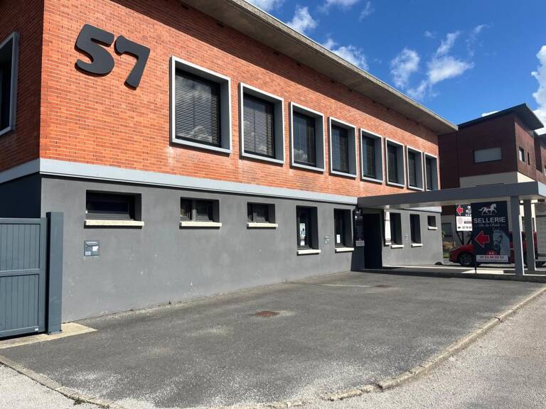 Bien Commercial À Louer — photo 1