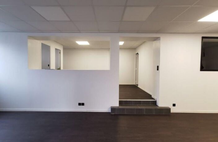 Bien Commercial À Louer — photo 3