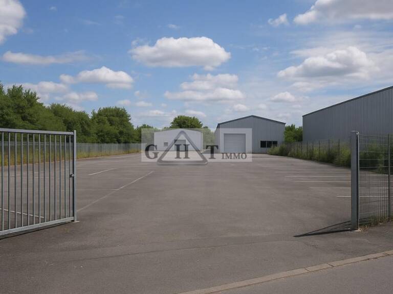 2300m2 de Terrains plus 690m2 d'entrepot / bureaux A vendre — photo 1