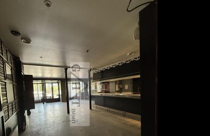 Local d'activités de 2190m2 a vendre SAINT DENIS — photo 3