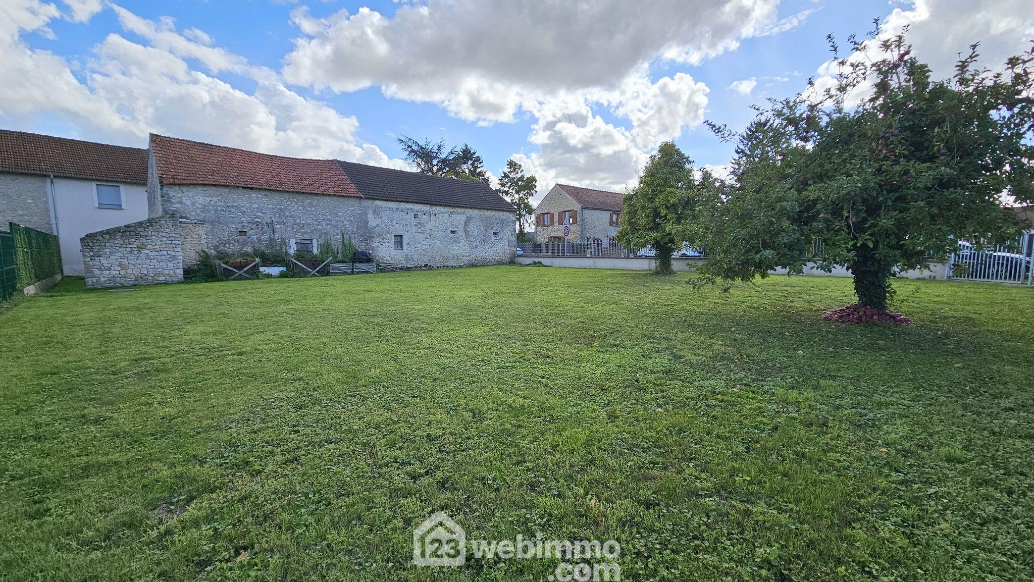 Terrain constructible - 690m² - Milly-la-Forêt