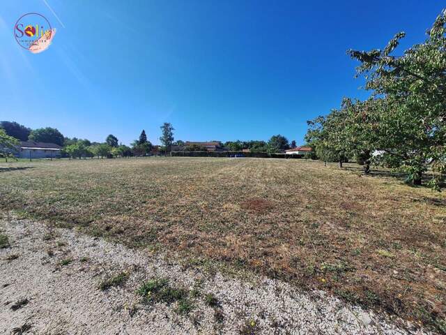 Terrain 967 m² à Salignac-sur-Charente — photo du bien
