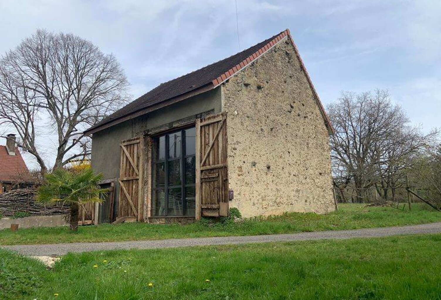 Maison en pierre de 1 pièces principales — photo 1