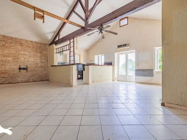 Maison en pierre de 7 pièces principales — photo du bien