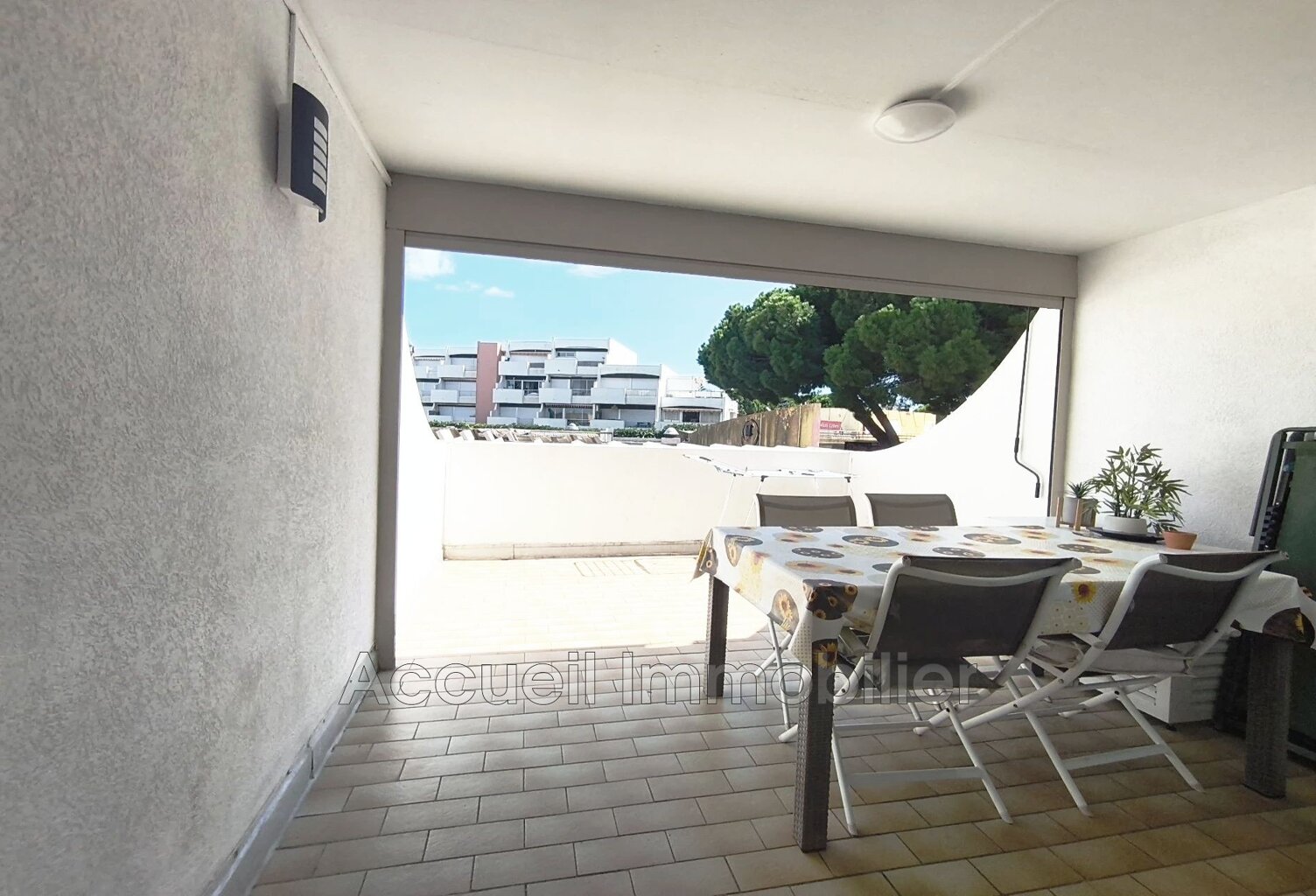 Studio cabine exposé sud/est, vendu meublé.<BR>Terrasse d''enviro — photo 1