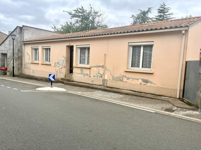 SAINT AUBIN LA PLAINE COEUR DE VILLAGE LONGERE EN PIERRES RENOVEE 4 CHAMBRES AVEC DEPENDANCE ET JARDIN — photo du bien