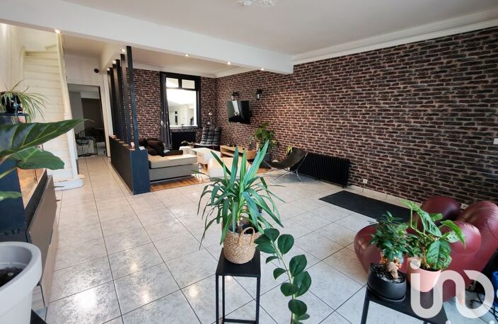 Vente Maison/villa 8 pièces — photo 2