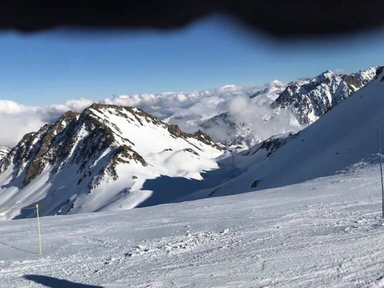 Dpt Hautes Pyrénées, dans la station de ski de LA MONGIE appartement T 2 de 29 m² avec balcon, cellier et parking intérieur — photo 1