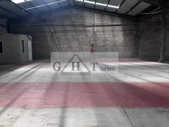 À LOUER ENTREPOT 1100  M² HAUTEUR 6 METRES ACCES POIDS LOURDS — photo du bien