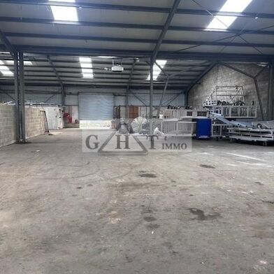 Local industriel  3850 €