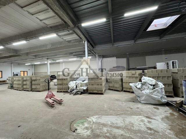 A LOUER A NEUILLY SUR MARNE 560M2 — photo du bien