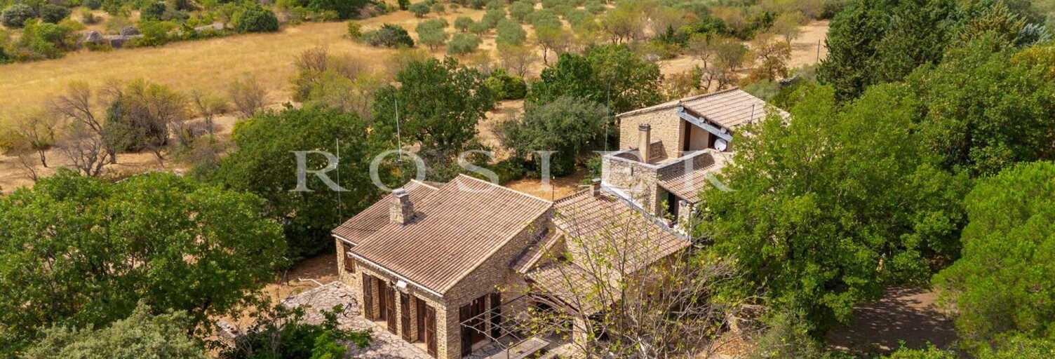 Maison  250 m² à vendre à Cabrières-d'Avignon (84220)