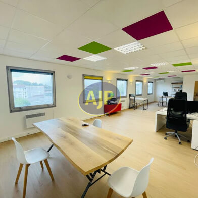 Commerce  153700 €