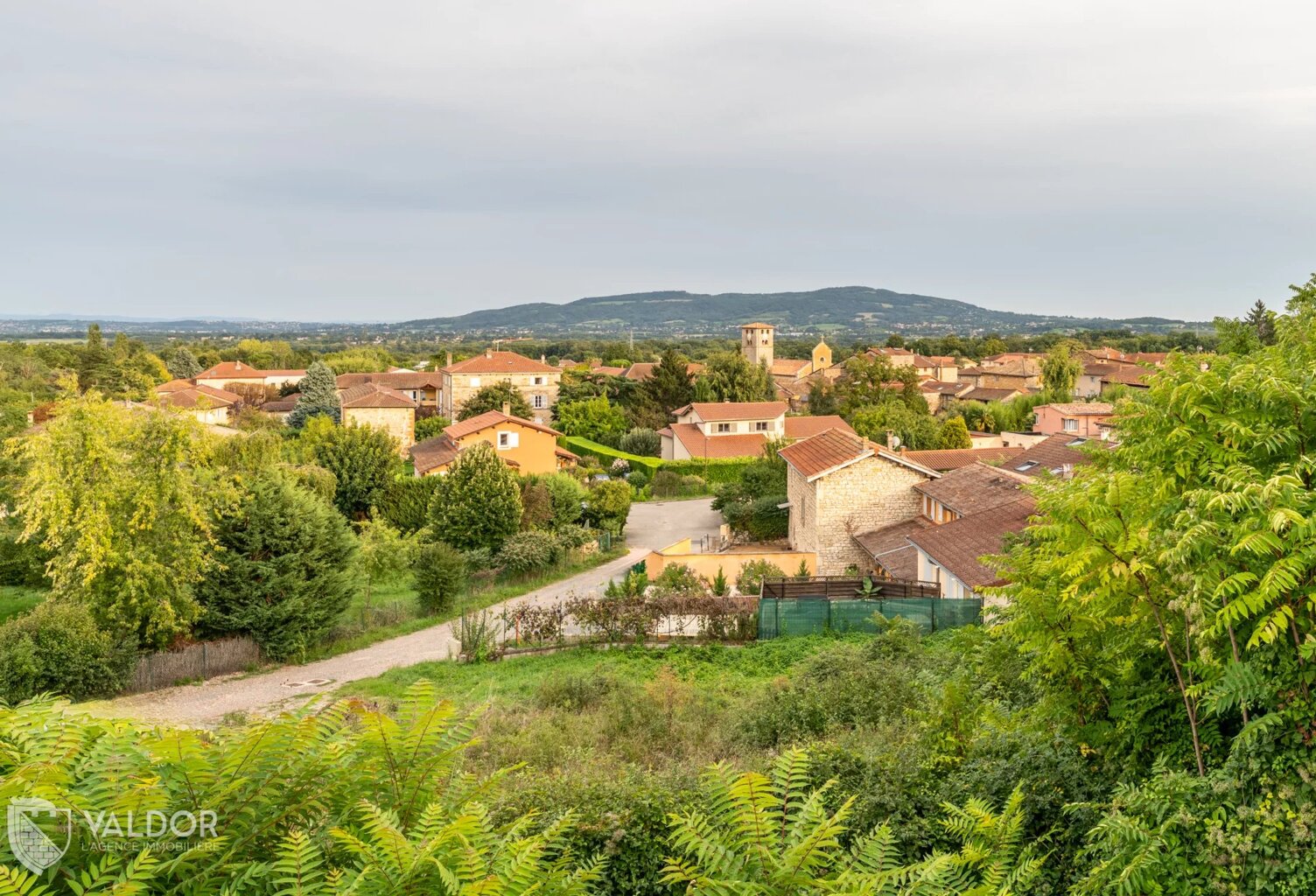 Parcelle de 1600 m² avec vue dominante — photo 1