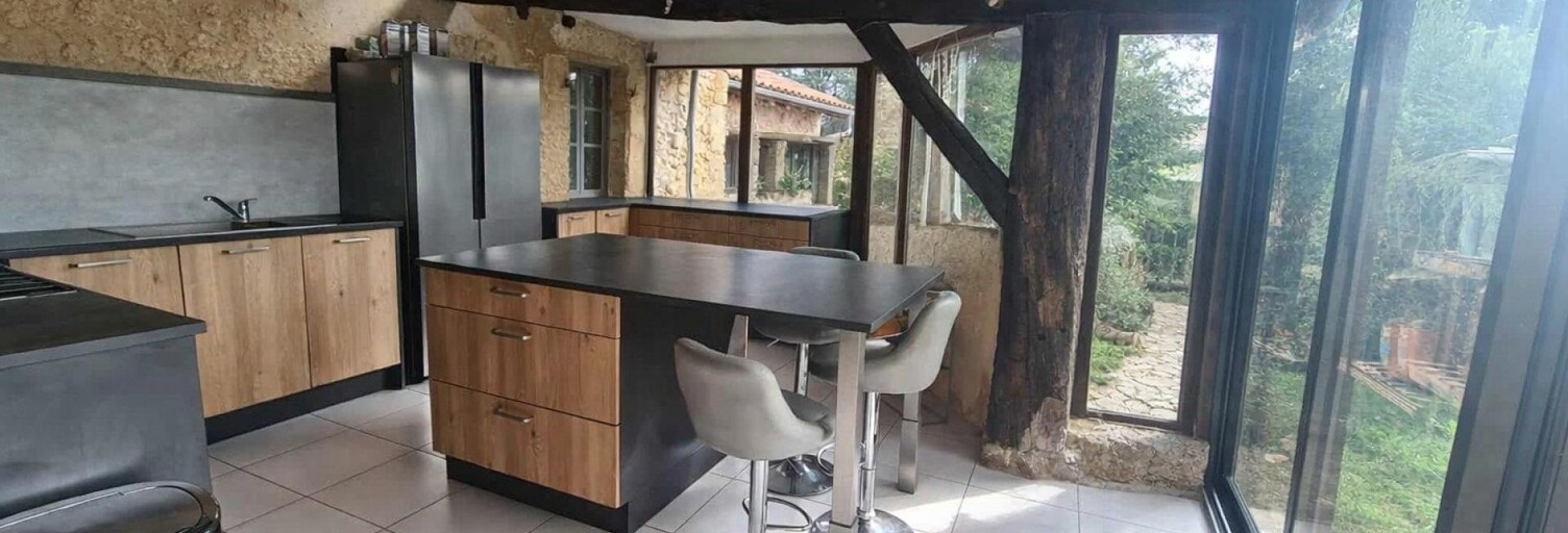 Maison 8 Pièces 176 m² à vendre à Beauronne (24400)