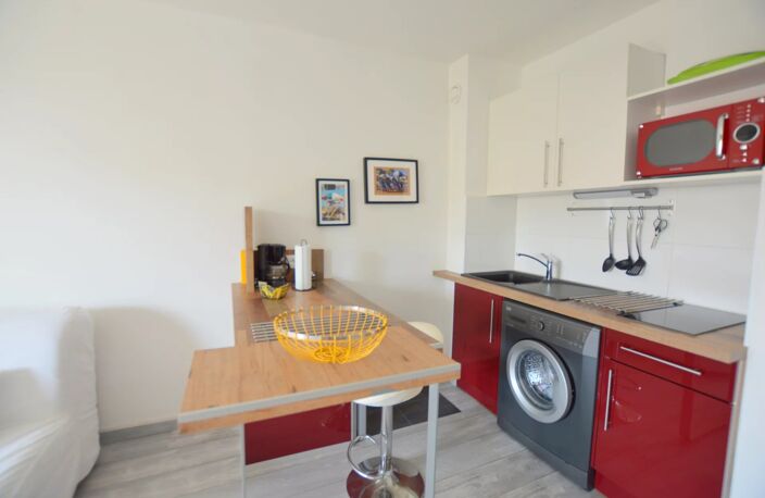 Studio lumineux à Carnon Plage –Parking,  Balcon sud, cave – À 2 pas de la mer ! — photo 4