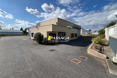 Local industriel  3730 €