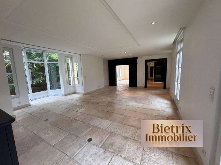 Maison 7 pièces 215 m² — photo 1