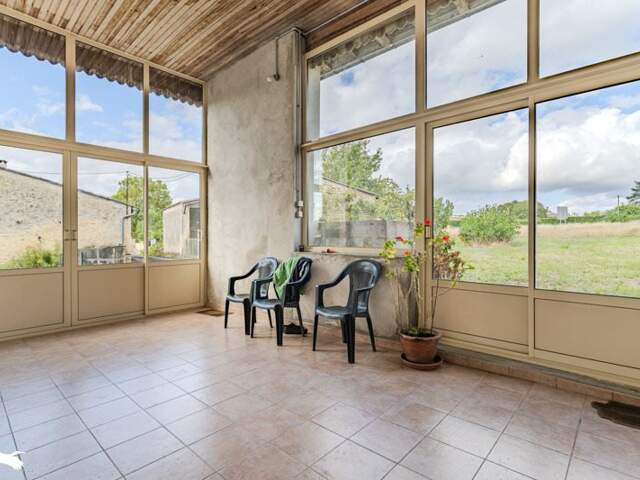 Maison en pierre de 4 pièces principales — photo du bien