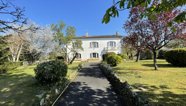 Villa / Maison 9 pièces  à vendre Saint-Savinien 17350